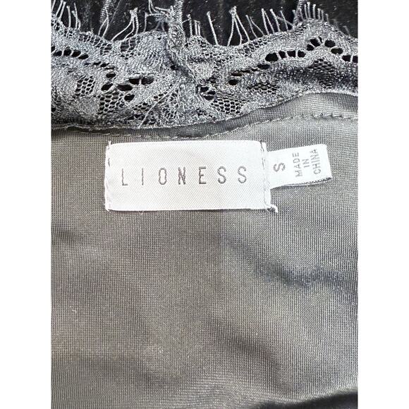 Lioness Black Velvet Lace Spaghetti Strap Romper Size Small - Picture 9 of 10